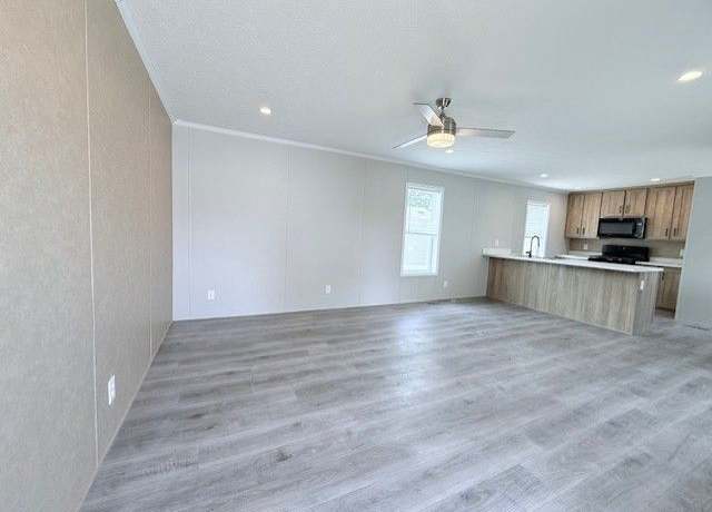 Property at 52491 Potomac Ct, Chesterfield, MI 48051, 3 beds, 2 baths