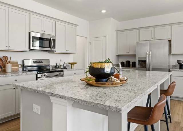 Property at 113 Milledge Commons Dr, Milledgeville, GA 31061, 3 beds, 2.5 baths