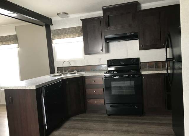 Property at 11121 Veterans Memorial Hwy #71, Douglasville, GA 30134, 2 beds, 1 bath