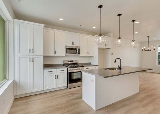 Property at 10629 S Pipestone Way, South Jordan, UT 84009, 3 beds, 2.5 baths