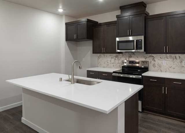 Property at 422 SW 32nd St, Battle Ground, WA 98604, 3 beds, 2.5 baths
