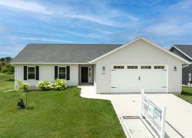Property at 2924 Belle St SW, Cedar Rapids, IA 52404, 4 beds, 3.5 baths