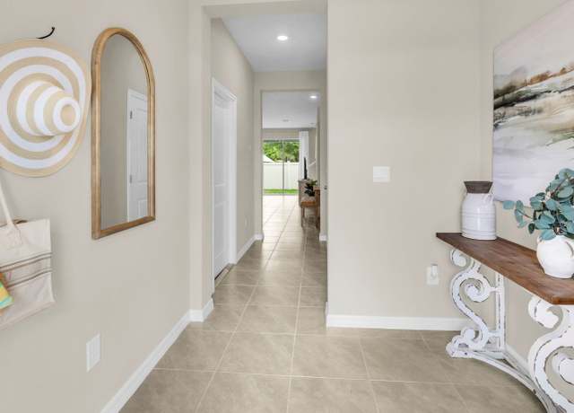 Property at 4112 Gold Dust Ln, Sarasota, FL 34243, 3 beds, 2.5 baths