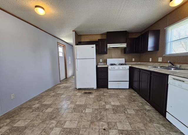 Property at 45325 Carousel Drive W Site #29, Macomb, MI 48044, 3 beds, 2 baths