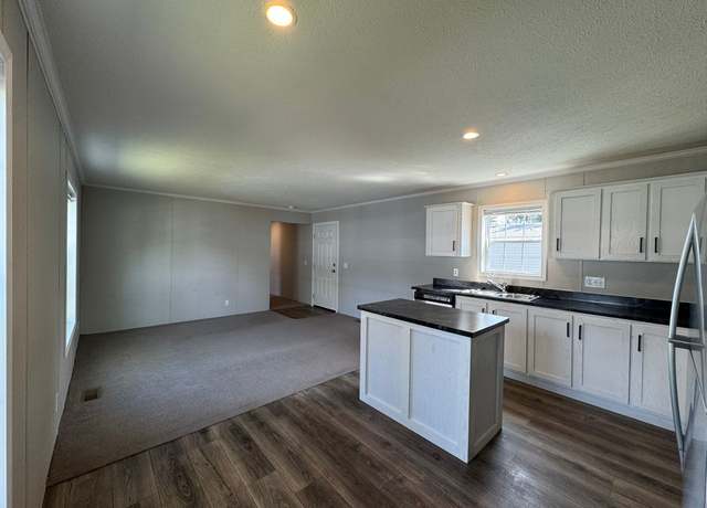 Property at 6 Sparrow Hl, Lake Orion, MI 48359, 3 beds, 2 baths