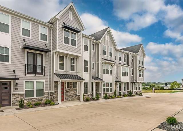 Property at 8916 Gateway Cir, Saint Louis, MO 63144, 3 beds, 3 baths