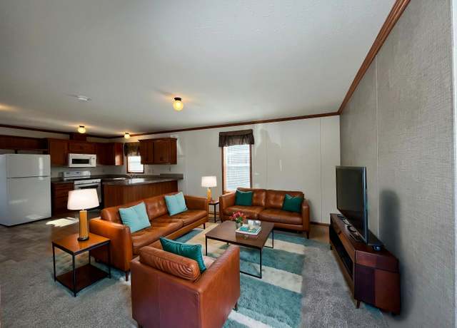 Property at 1449 Iowa Pl, Sturgeon Bay, WI 54235, 3 beds, 2 baths