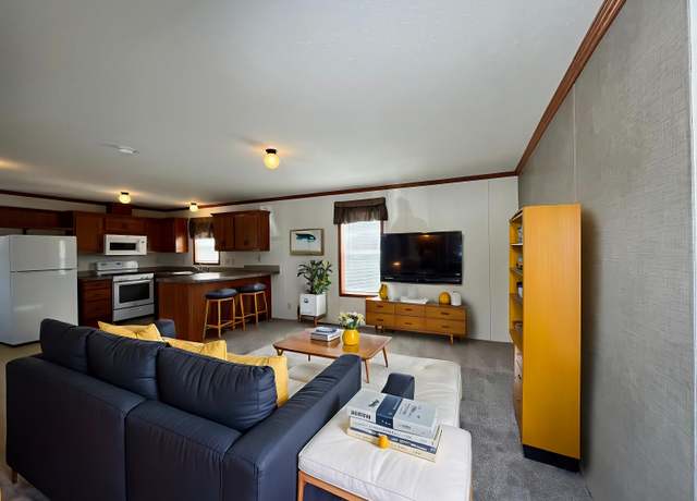 Property at 1449 Iowa Pl, Sturgeon Bay, WI 54235, 3 beds, 2 baths