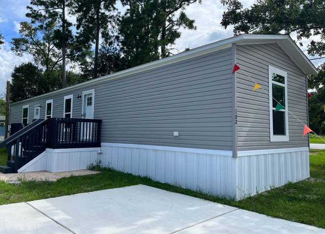 Property at 102 Eloise St, Conroe, TX 77301, 3 beds, 2 baths