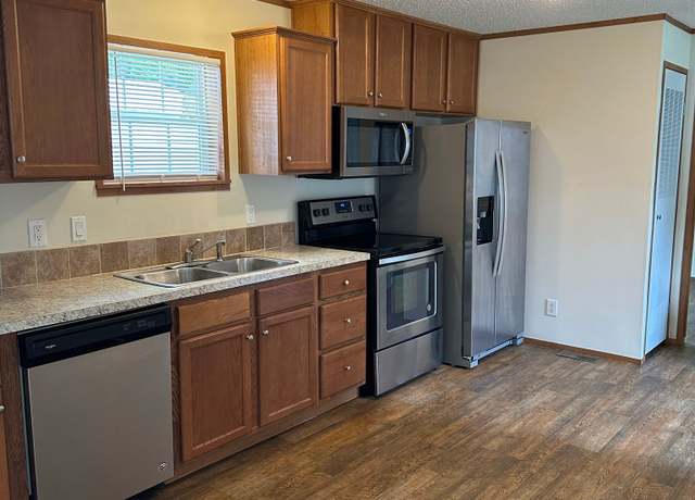 Property at 19 Davy Crockett Trl, Louisville, KY 40216, 2 beds, 1 bath