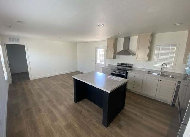 Property at 2060 N Center St #410, Mesa, AZ 85201, 3 beds, 2 baths