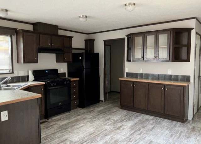 Property at 35 Maple Dr, Belleville, MI 48111, 3 beds, 2 baths