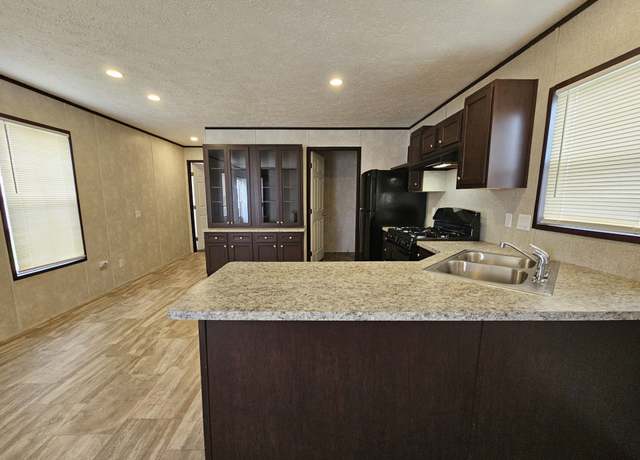 Property at 2745 W Sid Dr, Saginaw, MI 48601, 3 beds, 2 baths