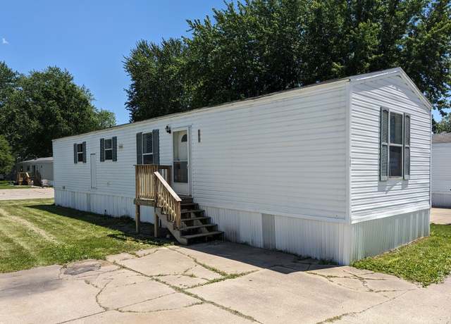 Property at 26 Country Elms Est #26, Galesburg, IL 61401, 3 beds, 1 bath