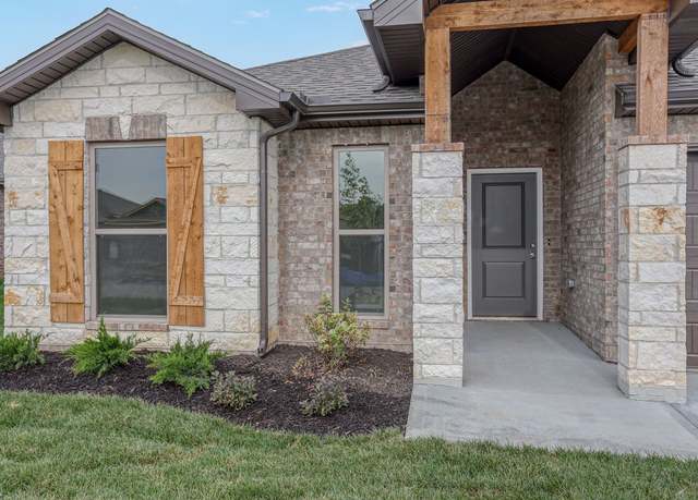 Property at 26579 W 83rd Ter, Lenexa, KS 66227, 3 beds, 2 baths