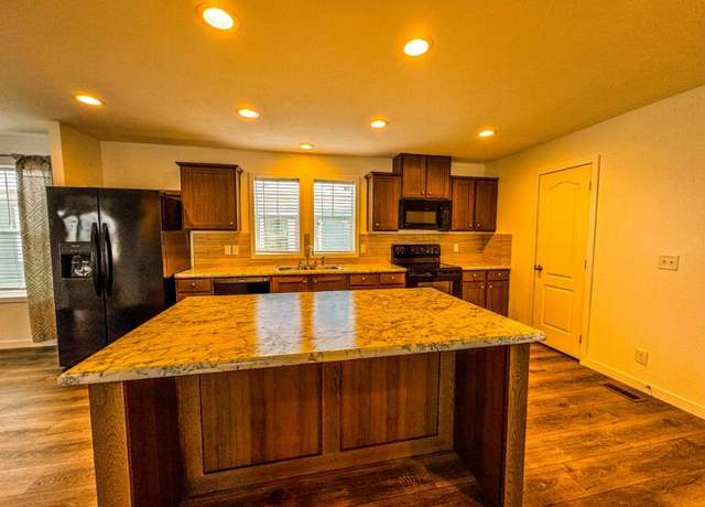 Property at 1046 Park St, Gardner, KS 66030, 3 beds, 2 baths