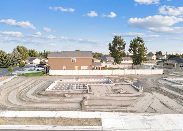 Property at 4409 W Thrush St, Moses Lake, WA 98837, 5 beds, 3 baths