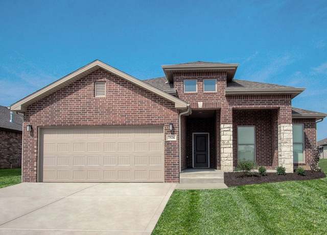 Property at 25471 W 85th St, Lenexa, KS 66227, 3 beds, 2 baths
