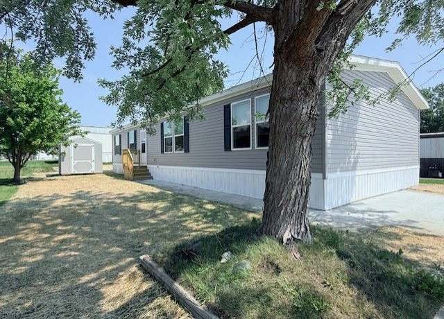 Property at 29819 W Deerfield Ct, Chesterfield, MI 48051, 4 beds, 2 baths