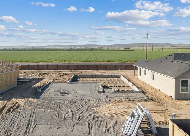 Property at 827 L St NE, Quincy, WA 98848, 3 beds, 2 baths