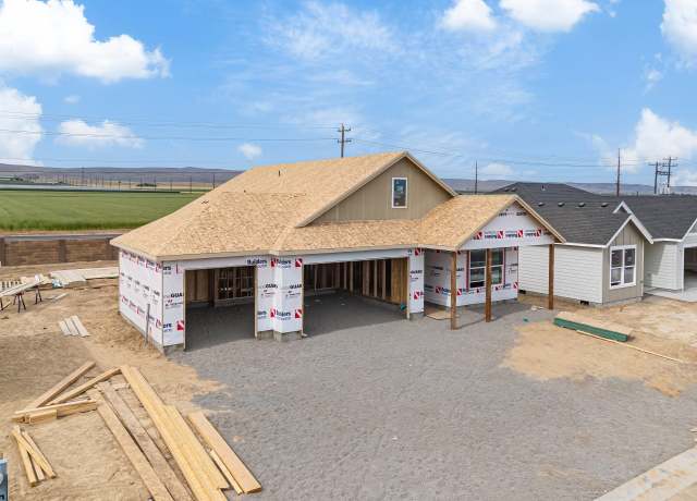 Property at 827 L St NE, Quincy, WA 98848, 3 beds, 2 baths