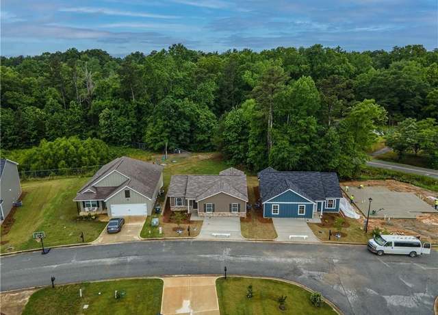 Property at 6 Summertide Dr, Phenix City, AL 36869, 3 beds, 2 baths