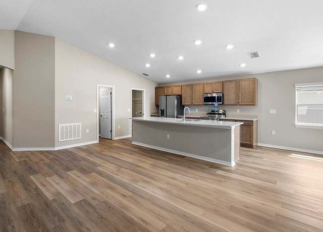 Property at 770 Bentley North Loop, Auburndale, FL 33823, 4 beds, 2 baths