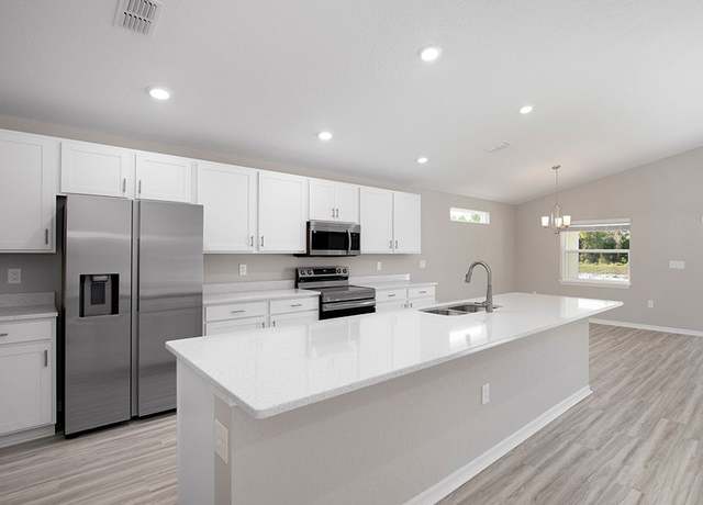 Property at 596 Ituna Cir, Winter Haven, FL 33881, 4 beds, 2 baths