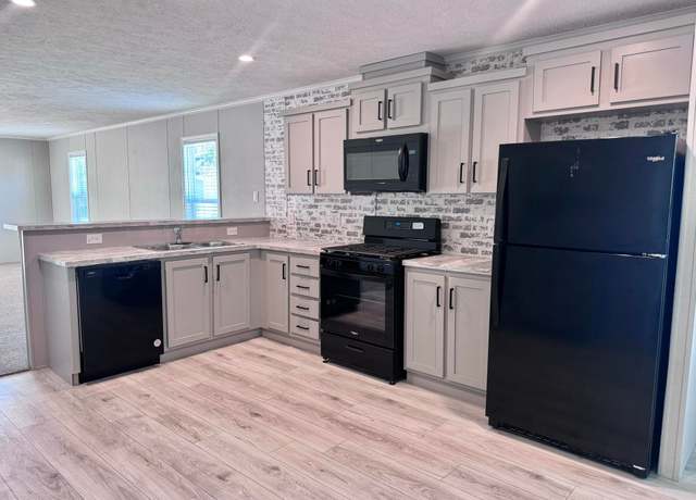Property at 9610 Canterbury Crossway, Holly, MI 48442, 3 beds, 2 baths