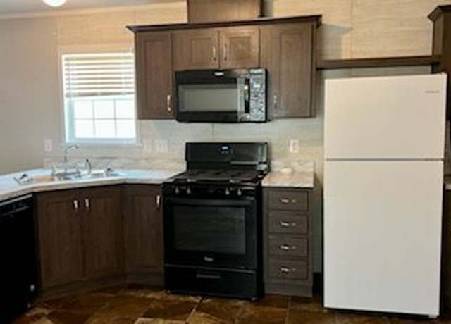 Property at 119 Delaware Cir, Elyria, OH 44035, 3 beds, 2 baths