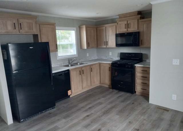 Property at 2700 Eaton Rapids Rd #203, Lansing, MI 48911, 3 beds, 2 baths