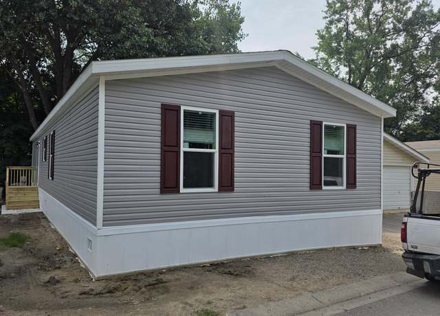 Property at 90 Thomas Ln, Chaska, MN 55318, 4 beds, 2 baths