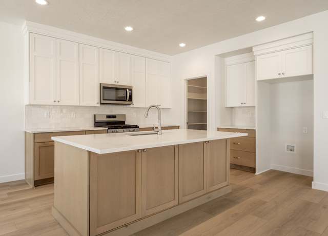 Property at 2822 W 2710 N, Plain City, UT 84404, 4 beds, 2.5 baths