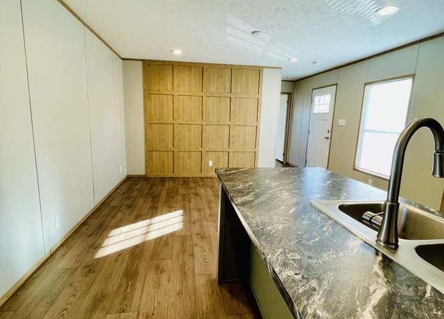 Property at 710 Queens Rd, Gainesville, FL 32607, 2 beds, 2 baths