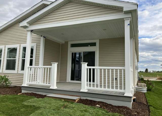 Property at 204 Hialeah Ln, Grayslake, IL 60030, 2 beds, 2 baths