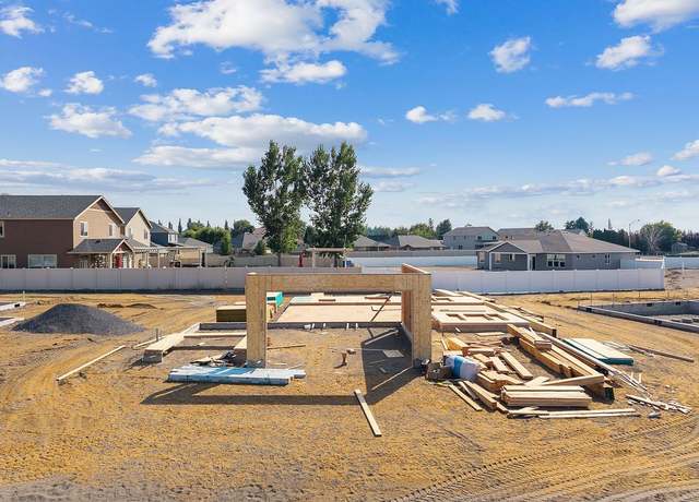 Property at 4411 W Thrush St, Moses Lake, WA 98837, 4 beds, 2.5 baths