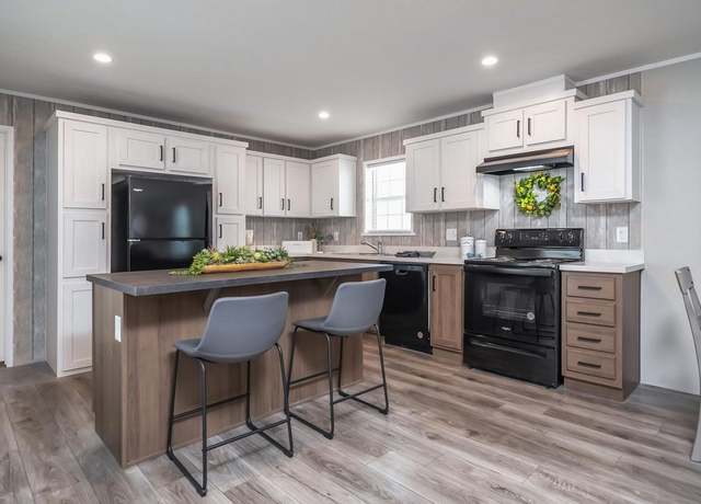 Property at 21085 Laroche Drive South Site #1213, Macomb, MI 48044, 3 beds, 2 baths