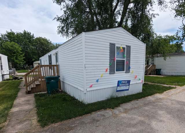 Property at 17 Country Elms Est #17, Galesburg, IL 61401, 3 beds, 1 bath