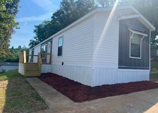 Property at 2812 John Ross Ct, Knoxville, TN 37921, 3 beds, 2 baths