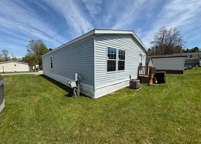 Property at 15588 Pine Ridge Dr, Linden, MI 48451, 3 beds, 2 baths