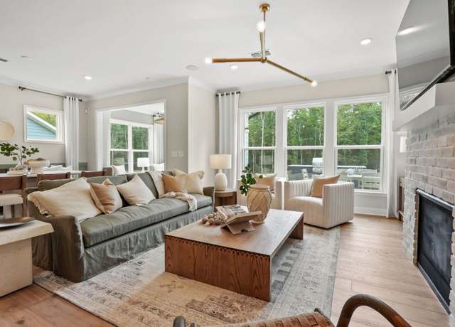 Property at 1048 Waxhaw Crossing Dr, Waxhaw, NC 28173, 3 beds, 5 baths