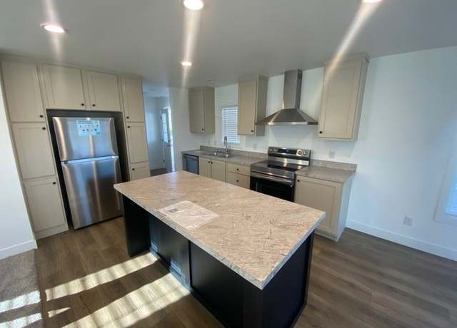 Property at 2060 N Center St #400, Mesa, AZ 85201, 3 beds, 2 baths