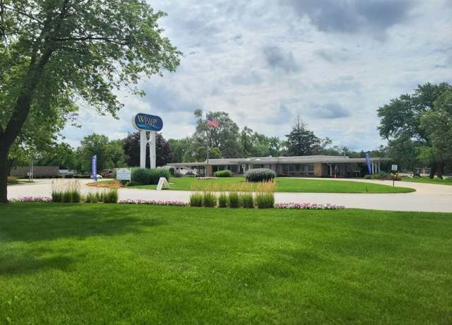 Property at 130 Parkwood Rd, Elgin, IL 60123, 3 beds, 2 baths