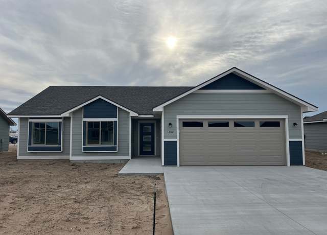 Property at 1302 Broce Bnd, Dodge City, KS 67801, 3 beds, 2 baths