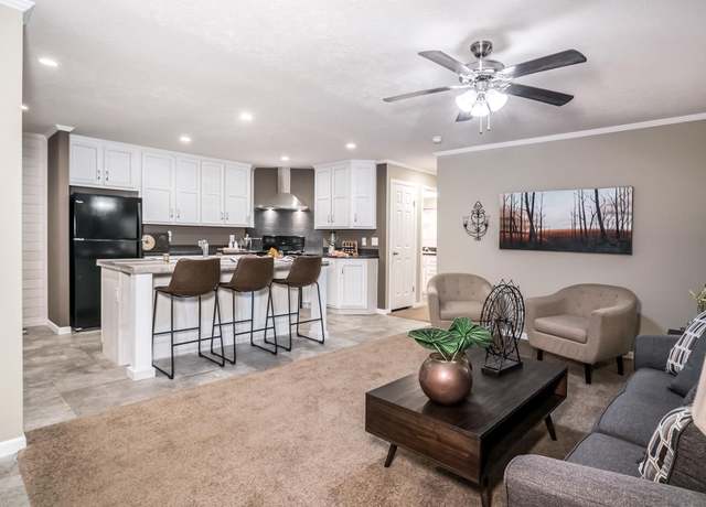 Property at 2342 S Dundee Ct #21, Highland, MI 48357, 3 beds, 2 baths