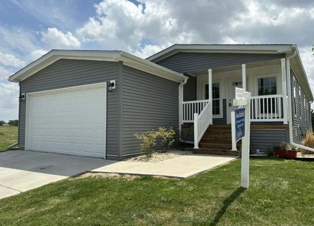 Property at 5053 Sawgrass Dr, Monee, IL 60449, 3 beds, 2 baths