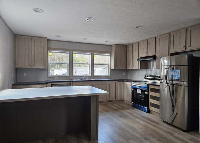 Property at 4000 SW 47th St Unit L-13, Gainesville, FL 32608, 3 beds, 2 baths