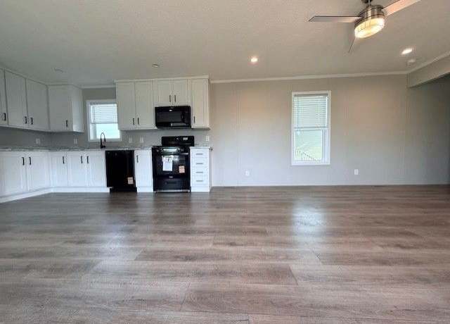 Property at 52871 N Zacharias Ct, Chesterfield, MI 48051, 3 beds, 2 baths