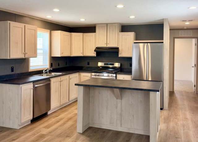 Property at 1608 Commonwealth Dr, Mishawaka, IN 46544, 3 beds, 2 baths