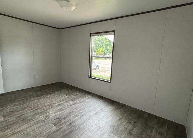 Property at 2108 Primrose Ln, Schertz, TX 78154, 3 beds, 2 baths